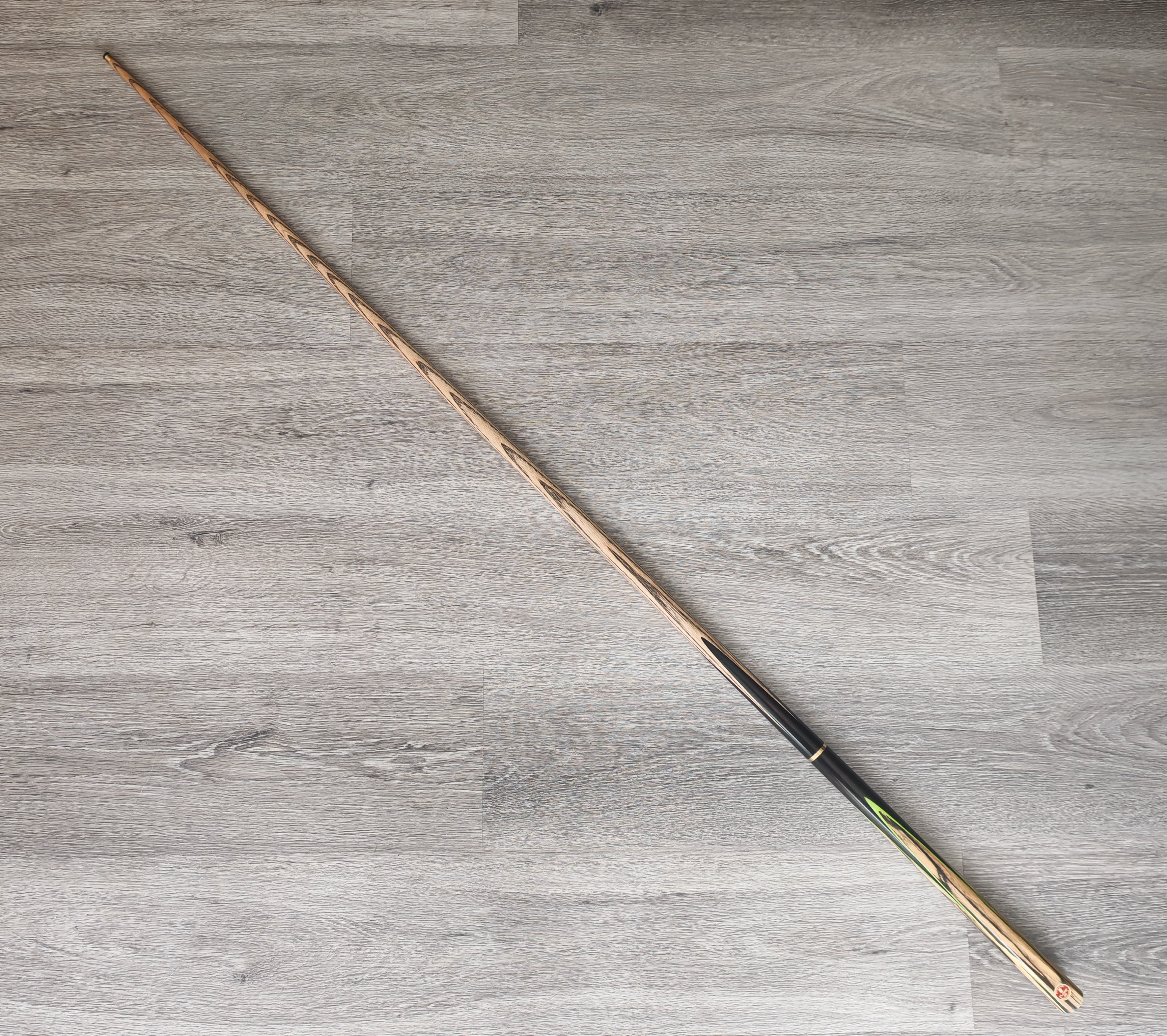 Somchai Classic 3/4 Cue #428 , 9.25mm tip ,18 oz ,  58"