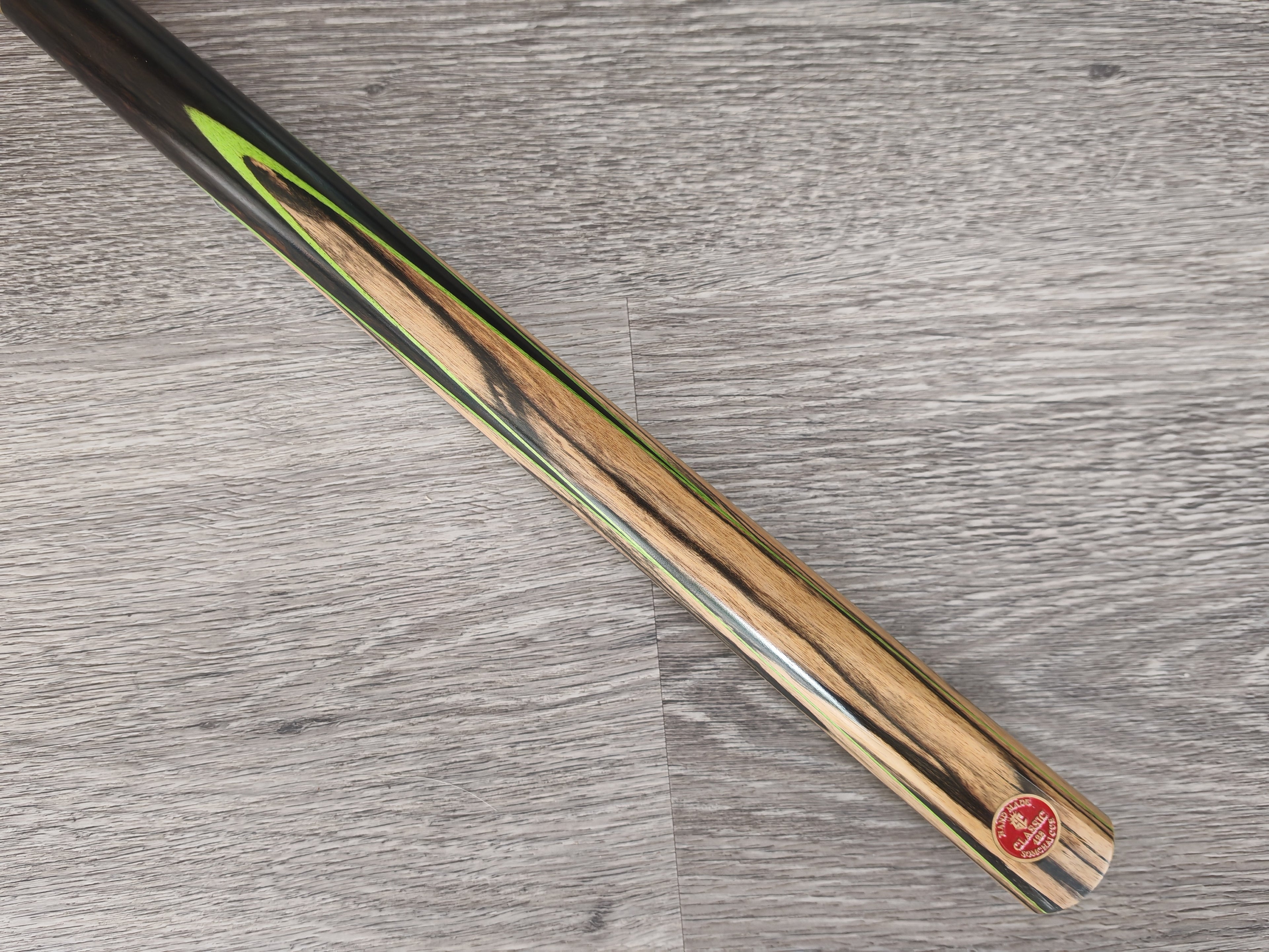 Somchai Classic 3/4 Cue #428 , 9.25mm tip ,18 oz ,  58"