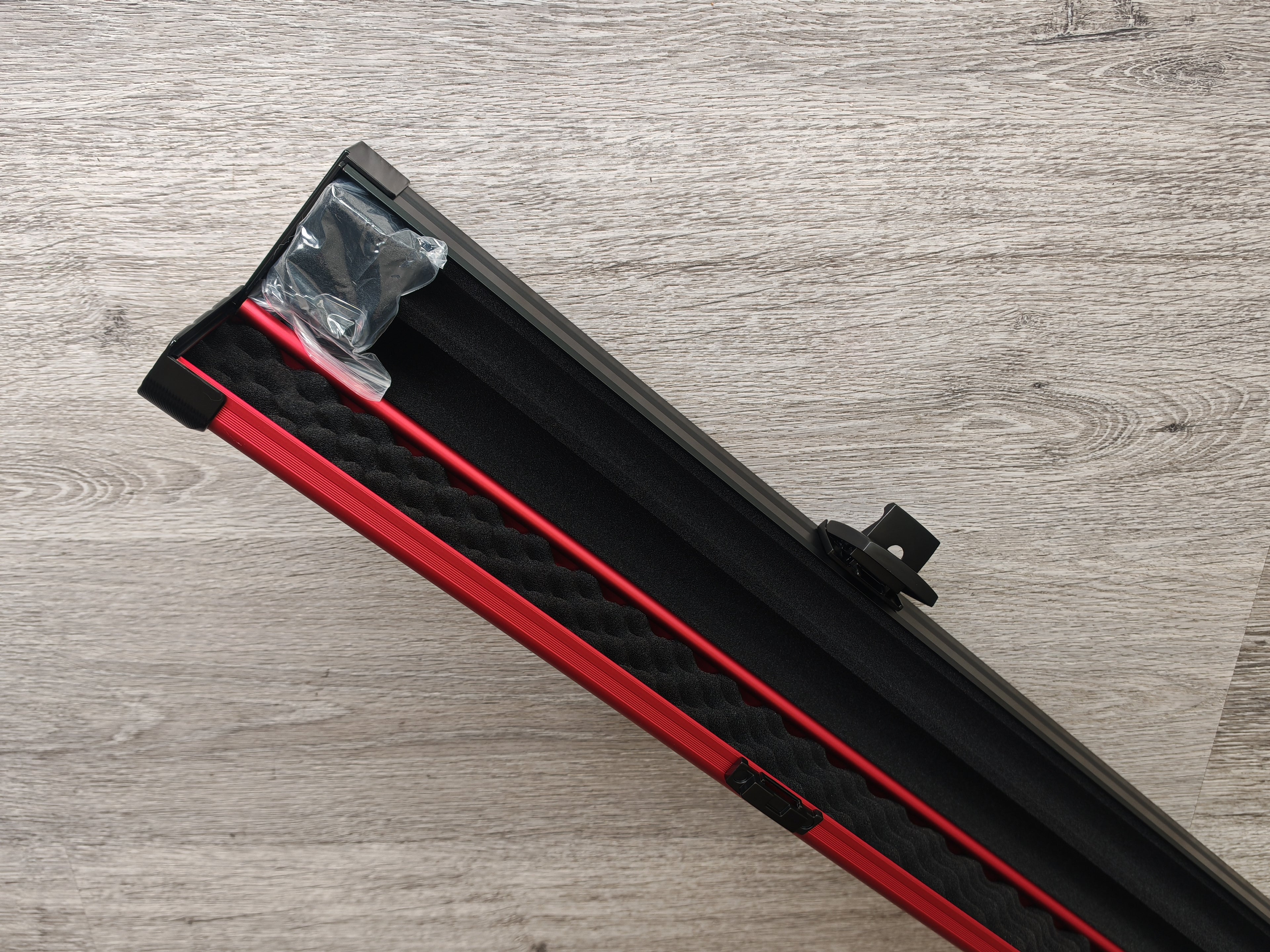 Spartan cue sports case Red/Black | 1 Piece Pool Cue Case | Aluminium |  Chalk Holders