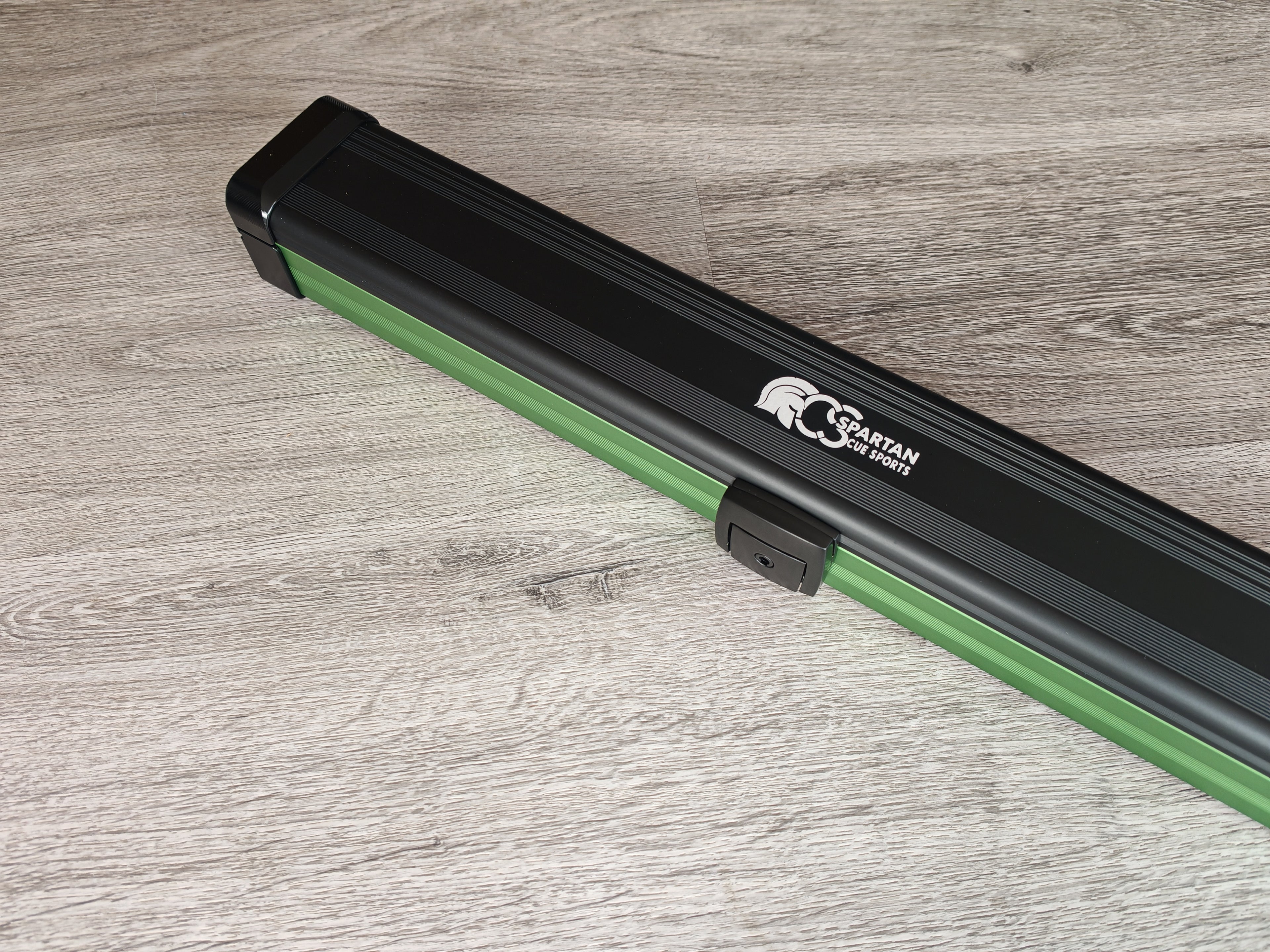 Spartan cue sports case Black/Green | 1 Piece Pool Cue Case | Aluminium |  Chalk Holders