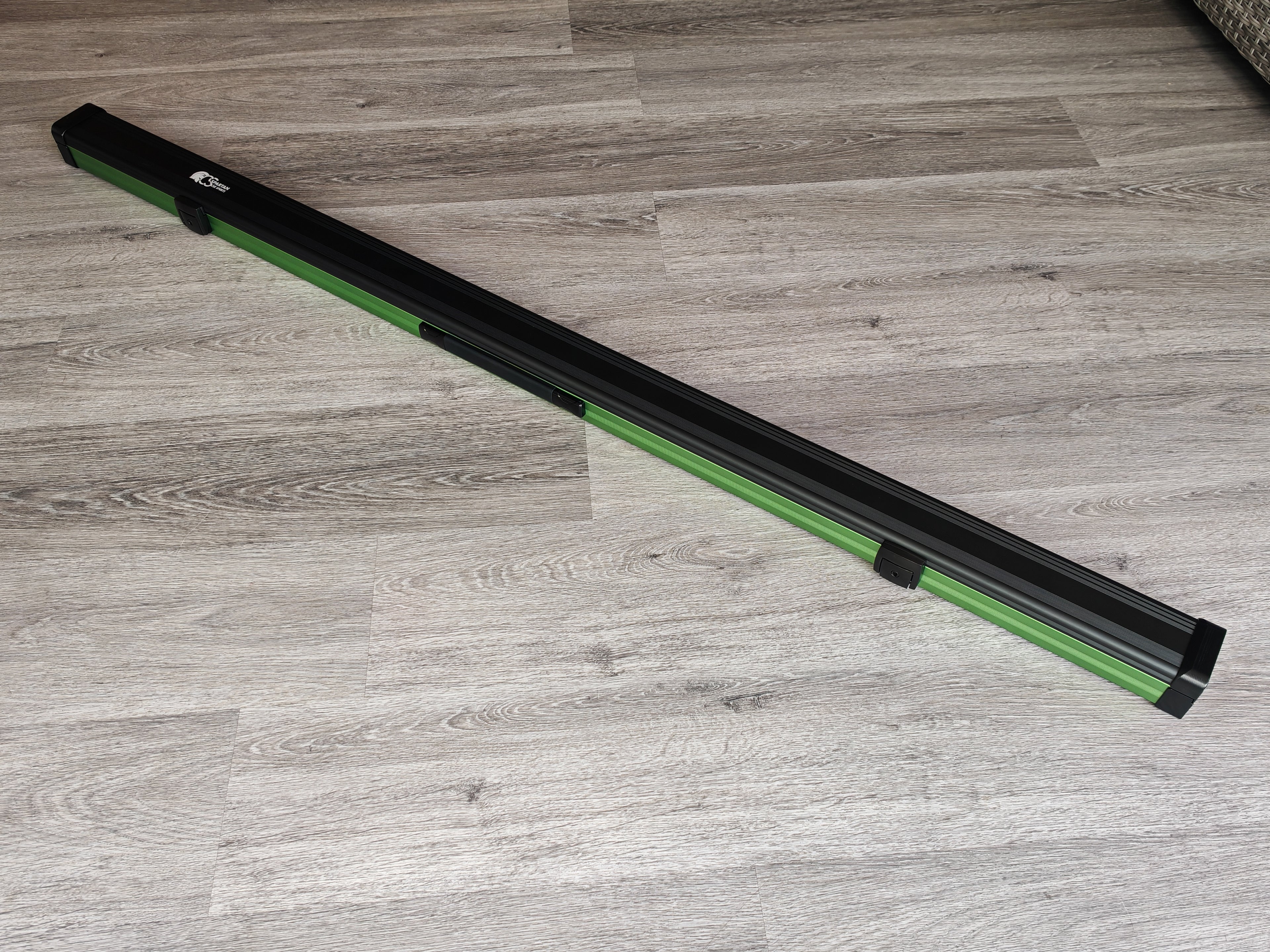 Spartan cue sports case Black/Green | 1 Piece Pool Cue Case | Aluminium |  Chalk Holders