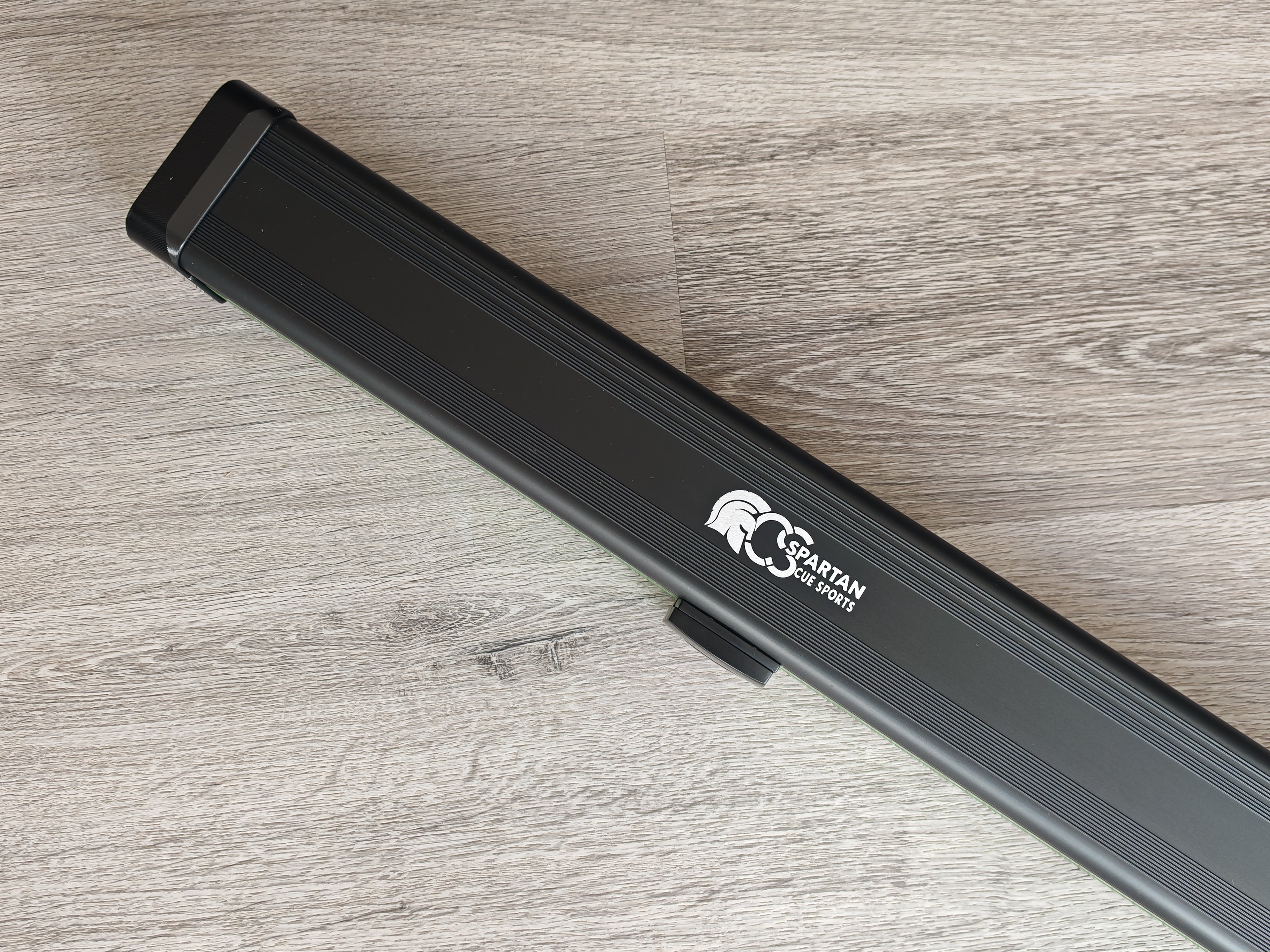 Spartan cue sports case Black/Green | 1 Piece Pool Cue Case | Aluminium |  Chalk Holders
