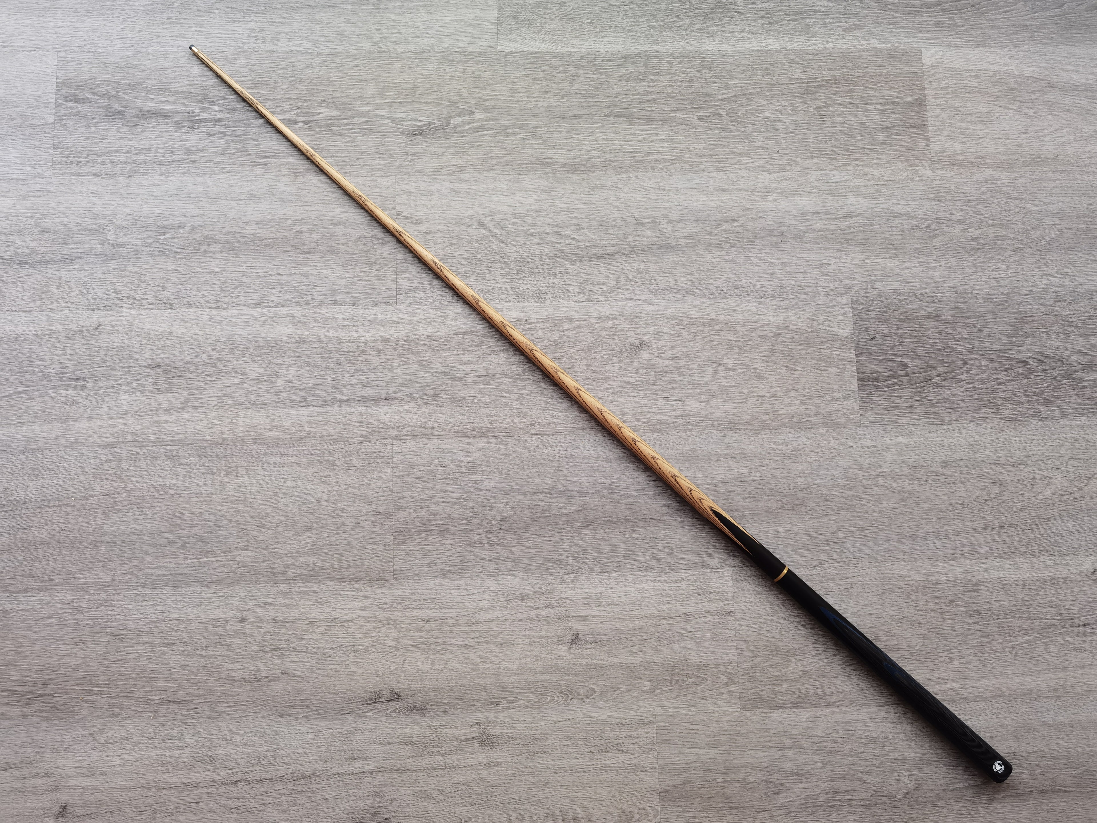 Spartan Cue Sports 8.3mm , 17.75oz , 57"   SCS #32