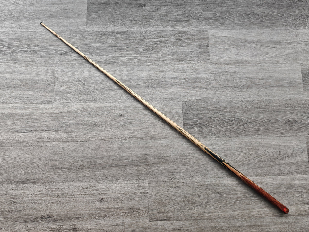SP Cues Ultimate , 16.5 oz, 9.5mm Titanium Tip (Badge number 52)